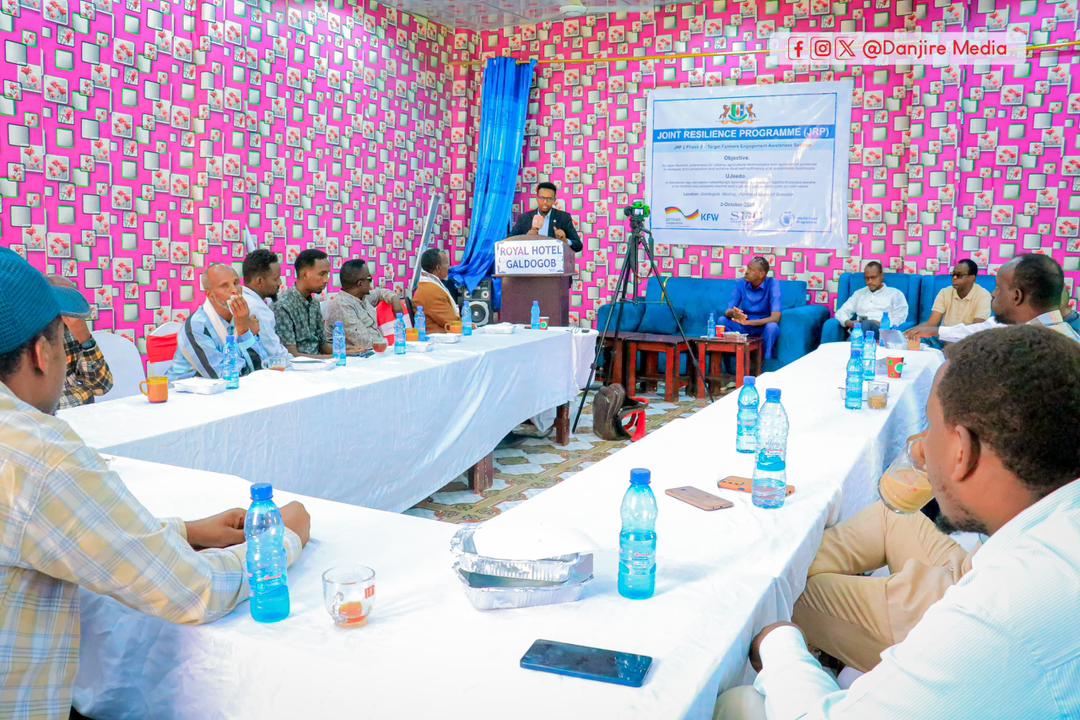 SDCSOM's tweet image. Progress in community empowerment is unfolding in #Galdogob! Under the #JRP Phase 2, led by @SDCSOM in partnership with @WFPSomalia, farmers participated in an awareness session on sustainable farming, modern technology, and cooperative growth — driving #ZeroHunger in Somalia.