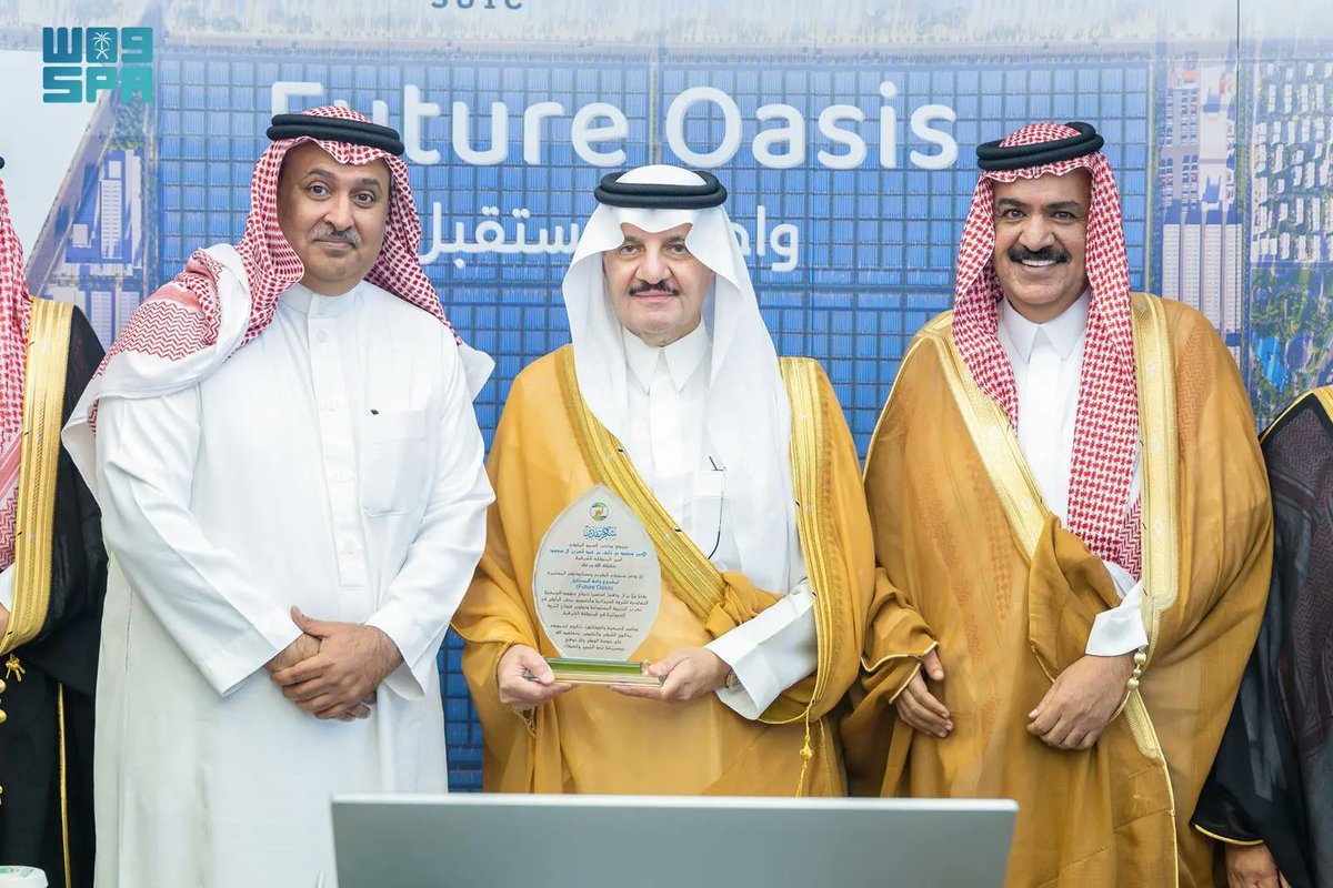 SPAregions's tweet photo. أمير المنطقة الشرقية يستقبل أعضاء مجلس إدارة الجمعية التعاونية للثروة الحيوانية والتسويق.
https://t.co/axpImOEA59
#واس_عام https://t.co/6fXPOvR4iY