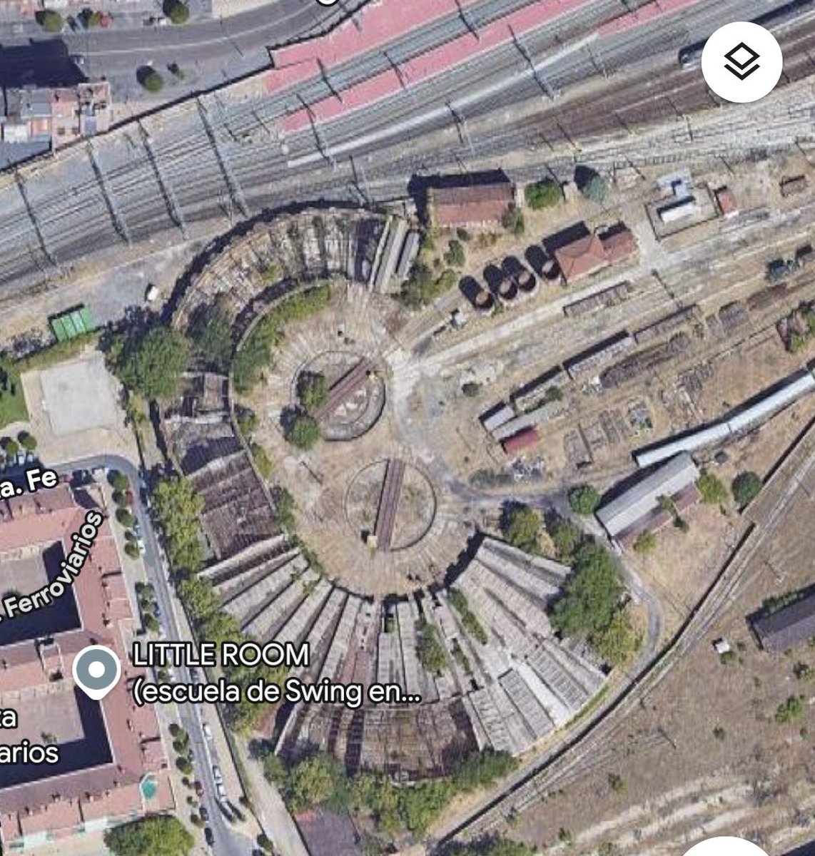 <a href="/oscar_puente_/">Óscar Puente</a> salva el parque de locomotoras por favor. Creo q es algo histórico que debería de conservarse solo hay dos en el mundo como bien dice <a href="/beatrizolandia/">Beatriz S. Olandía</a> y debería de hacerse un esfuerzo por conservarlo