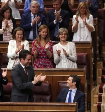 Casado, Feijoó...los líderes del PP, mucho aplauso y ya sabemos lo que hacen en el PP después👎#ÁnimoAlberto