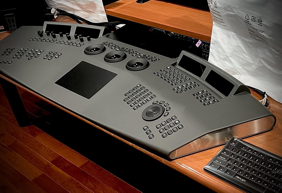 SC_VisualDiv's tweet image. 新しい六本木のスタジオ、
続々と機材も設置中です。