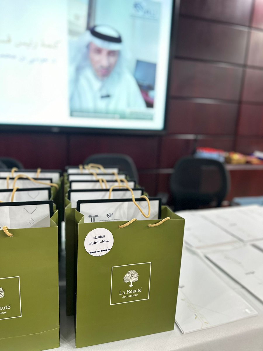Smo_IAU's tweet photo. أقامت كلية الشريعة والقانون حفلًا لتكريم الطالبات المتفوقات في العام الجامعي ١٤٤٦هـ، حضرته وكيلة الكلية للتطوير والشراكة المجتمعية، ورئيسة قسم الدراسات الإسلامية، وأعضاء هيئة التدريس، كما كُرِّمت الطالبات الحاصلات على وسام التميّز في برنامج التأصيل الموازي، والطالبات المتطوعات. https://t.co/BvmFh4lPzI