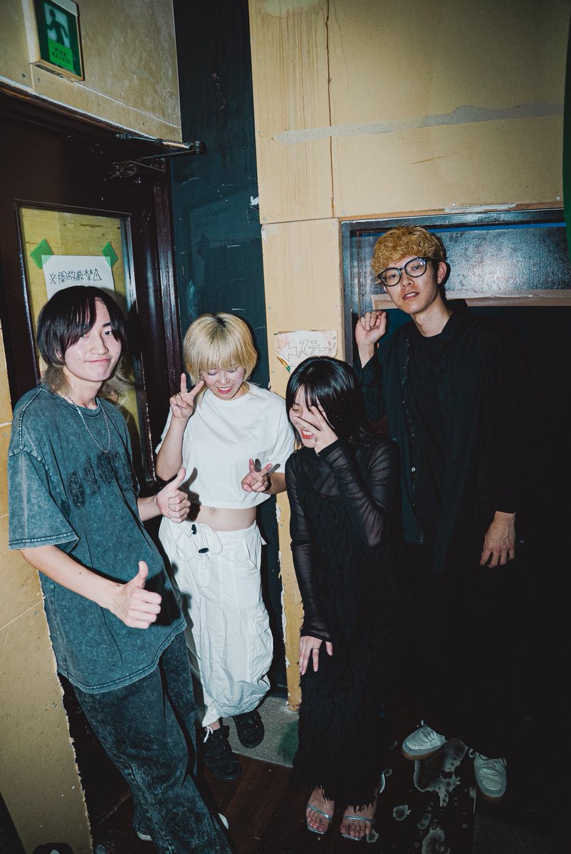 __lambiris's tweet photo. 【Photo】

10/6 SOCORE FACTORY、10/8 OSAKA MUSE
ありがとうございました！

1.白昼夢
2.少しだけ
3.愛情とハイボール
4.無彩色
5.ボトルレター

sup.【@issa_guitar @hotaka10975 @non_garo 】
📸【@mereon_shion 】 https://t.co/v9yHdypitY