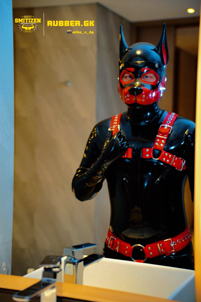 是你走丢的小狗吗🐕
👉🏻 <a href="/Smitizen/">SMITIZEN</a> 
———————————————
#smitizen #rubbergimp #rubber #latex #latexfetish