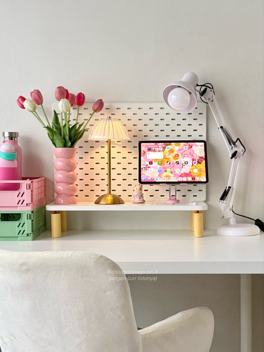 cloudysnowys's tweet photo. how to make your room aesthetically 🛋️🪞🌺

a thread https://t.co/6qvIMnAZWp