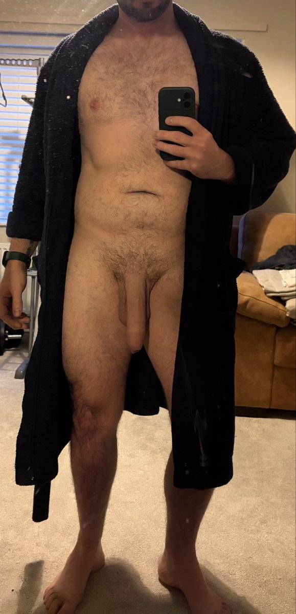 hung_discreet's tweet photo. Something so ‘Dad’-Coded about a dressing gown https://t.co/fUEG2GsVGx