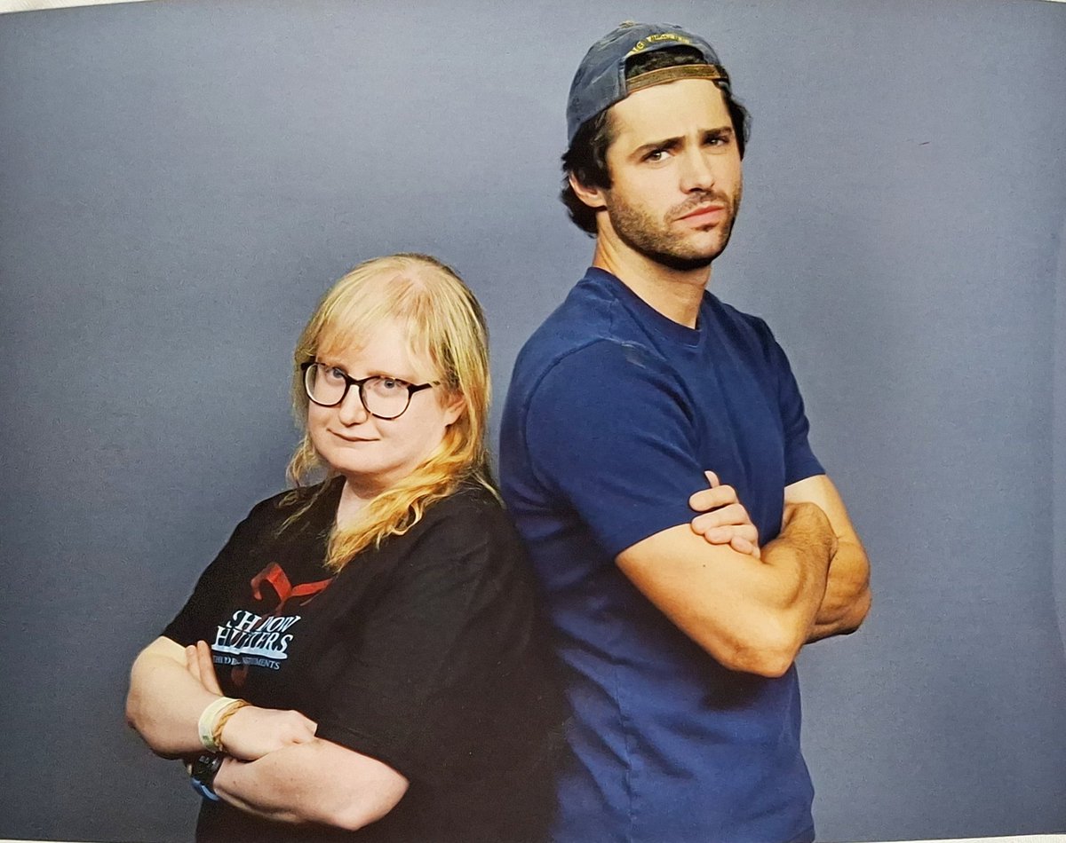 RunedArcher_'s tweet photo. Matt doing the Alec Lightwood disapproving look in our photo op at @ftlofantasy https://t.co/LxMzaNFKC2