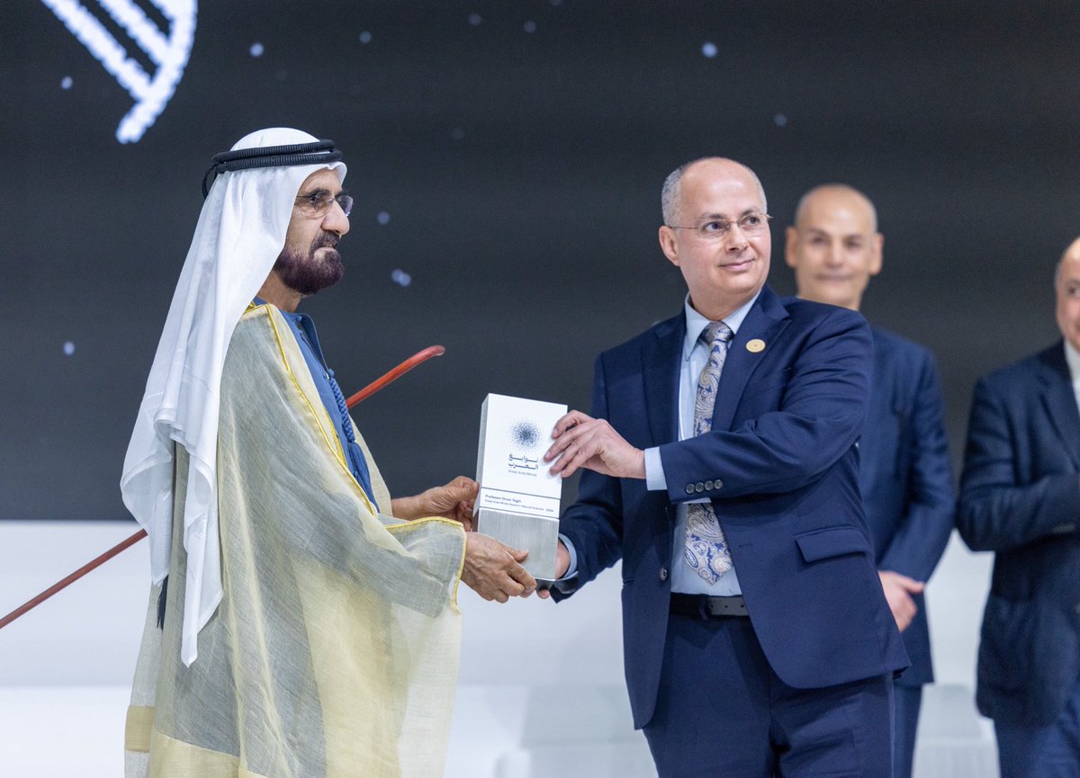 HHShkMohd's tweet image. قبل عام، كرمنا البروفيسور عمر ياغي ضمن جائزة نوابغ العرب عن فئة العلوم الطبيعية… واليوم نبارك له فوزه بجائزة نوبل للكيمياء

نبارك للبروفيسور عمر… وقبل ذلك نبارك للعالم العربي هذه العقول التي نفاخر بها الأمم..

الأمة العربية مليئة بالنوابغ .. وغنية بالعقول .. ورسالتنا هي إعادة…