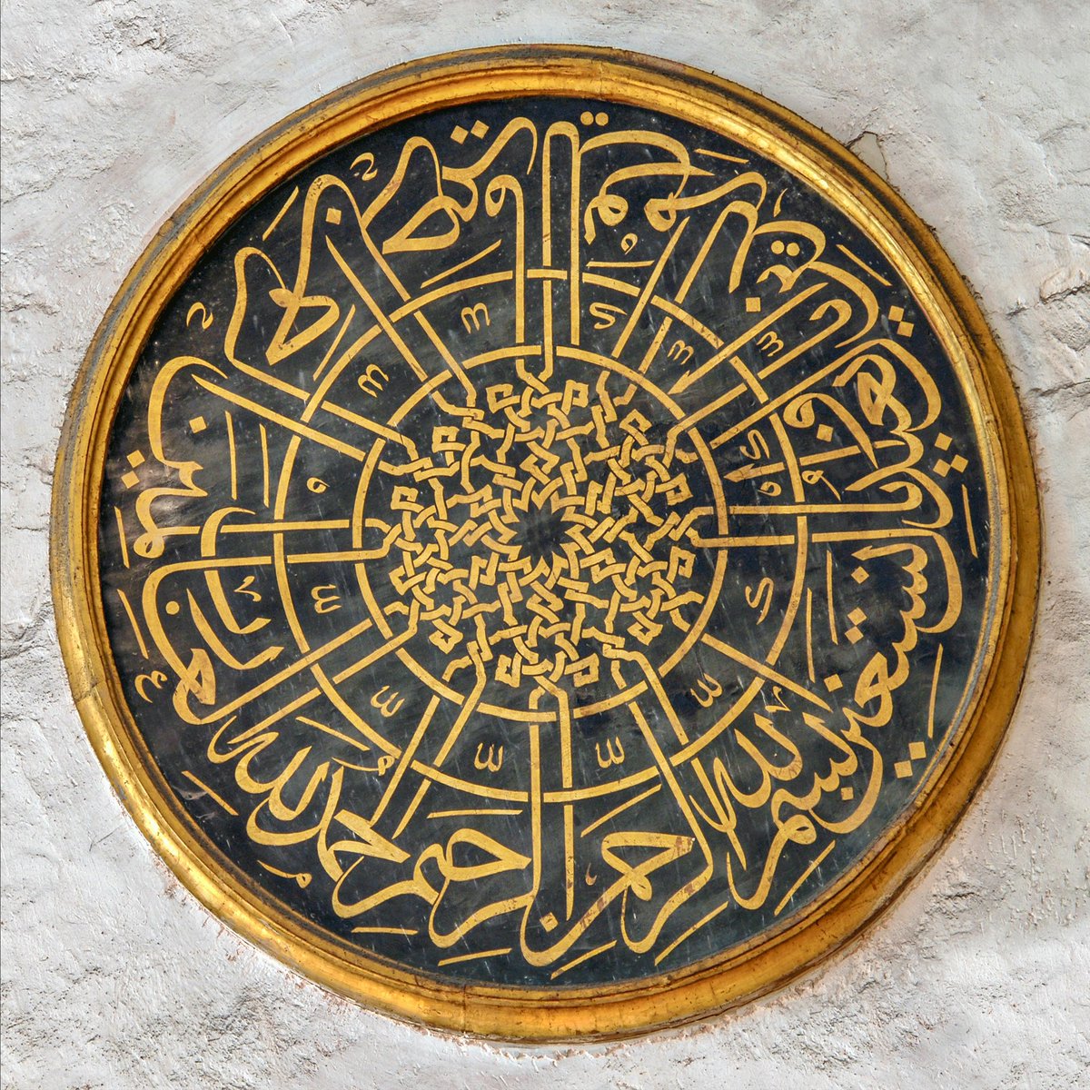 ylmz_mstf34's tweet image. Süleymaniye Camii-İSTANBUL
Son restorasyonda ortaya çıkartılan İznik çinisi. Çini pano üzerindeki yazı 1869 yılında Hattat Abdülfettah Efendi tarafından çini panonun üzerine uygulanmıştır.