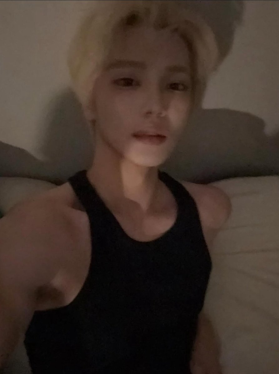Haneum_c2's tweet photo. 흑발집착광공웹툰남주만 좋아하던 내가
장한음을 사랑하는데에는 이유가 있다 https://t.co/05AG1UT5wE