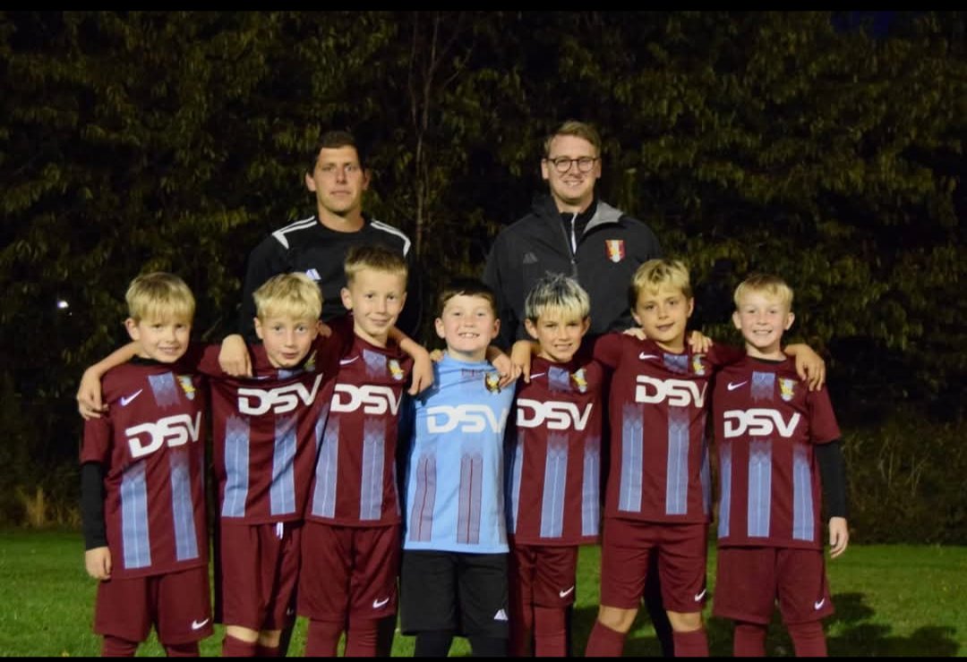 PSJFC_1971's tweet image. Polesworth Swifts Blues u10s visited Atherstone Town CFC vs Lutterworth as mascots last night
enjoyable evening for all 📸 taken by @ lester hall photography. #WEARESWIFTS #dsv #grassrootsfootball