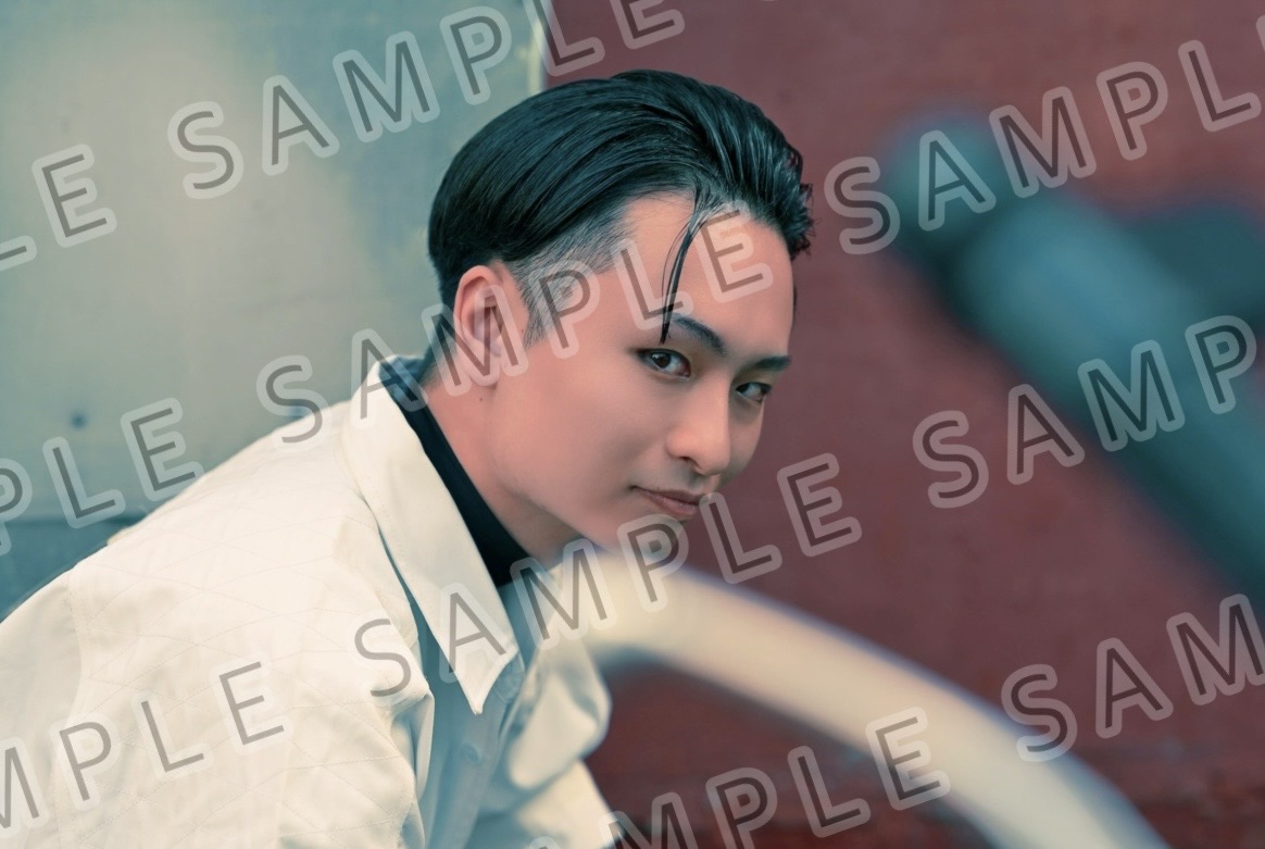 【#ドリル魂2025】🌟お得情報🌟

ブロマイドちょっと見せ…👀✨
Wキャストの執行巧真と挽田悠誠のブロマイド2種 ‼
なんと扉座劇団員の岡森諦と累央が撮影しました📸

劇場でしかご購入できない！
今回限りの特別ショット❤️‍🔥
もちろん他キャストのお写真もございます📸

ぜひ劇場でGETしてください✨