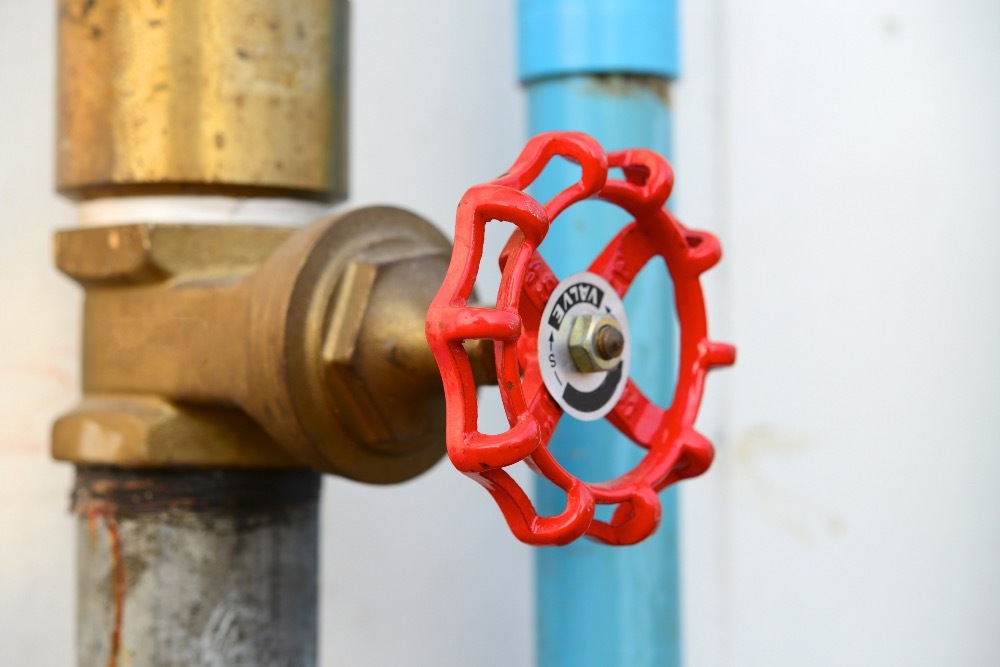 Gate valves - classic kit for a reason. Solid seal, no faff. Our latest blog breaks down the types, how they do the job, and what to watch for on installs. No waffle, just straight talk. Dive in for the details. #Plumbing #TradeTips #PlumbHQ