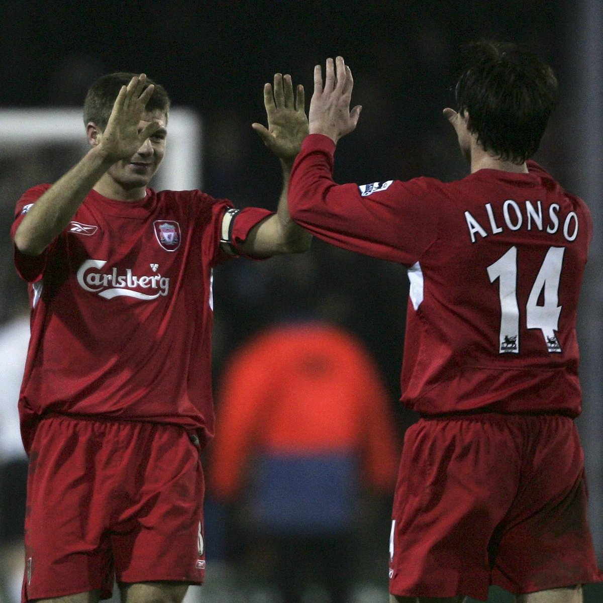 Steven Gerrard da Xabi Alonso'yu övenler kervanına katılmış. Söyledikleri arasından hoşuma giden birkaç şey oldu;

"Her zaman oyunun bir öğrencisi oldu."

"Onunla oynamak bir teknik direktörle oynamak gibiydi, onun bütün gün boyunca dinleyebilirsiniz."

"Saha da çok iyi bir