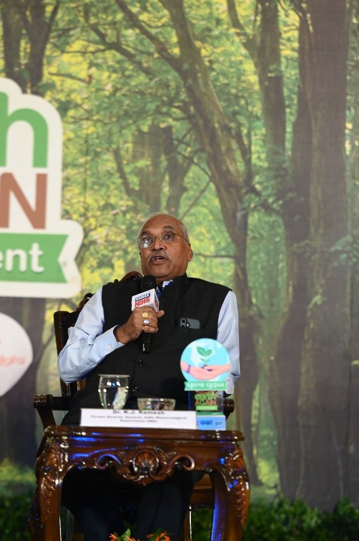 Session 4 highlighted the power of community action and awareness in facing climate change
Speakers stressed educating farmers, improving forecasting, and driving local efforts to build a more resilient future together. 🌍
#EarthAgain2025 #Climateresilience