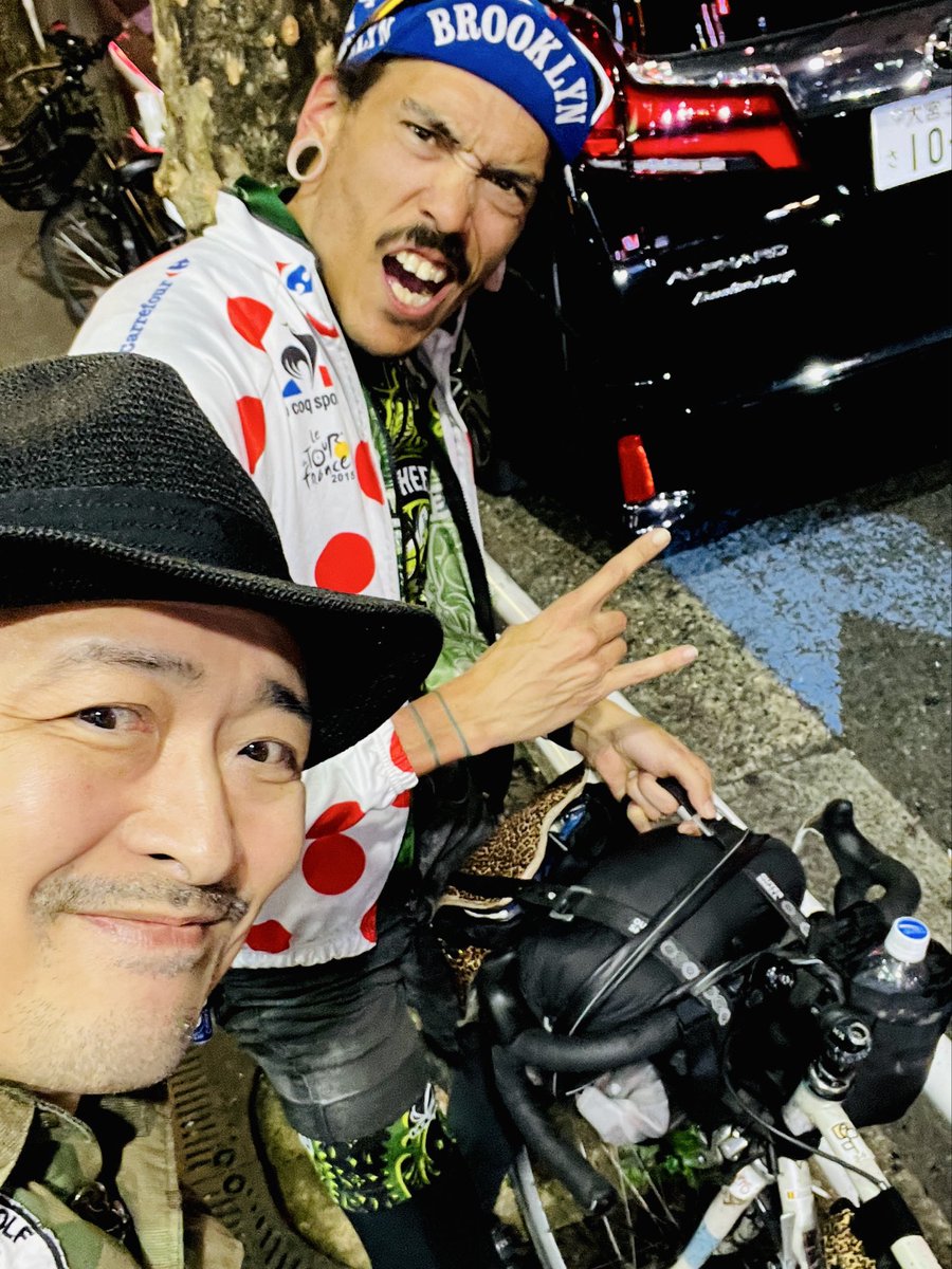 昨夜ふらりと来たUS旅人（写
日本を1ヶ月チャリ旅途中

なかなかイイ奴で話もオモロかった
流れでカプセルホテル連れてったが満室
じゃ公園で寝ると言うので新宿中央公園を紹介してサヨナラ

海外でチャリ旅なんて俺には無理だなぁ
道中気をつけてな〜

さ
今宵もうんにょり

水曜ZORY。。。