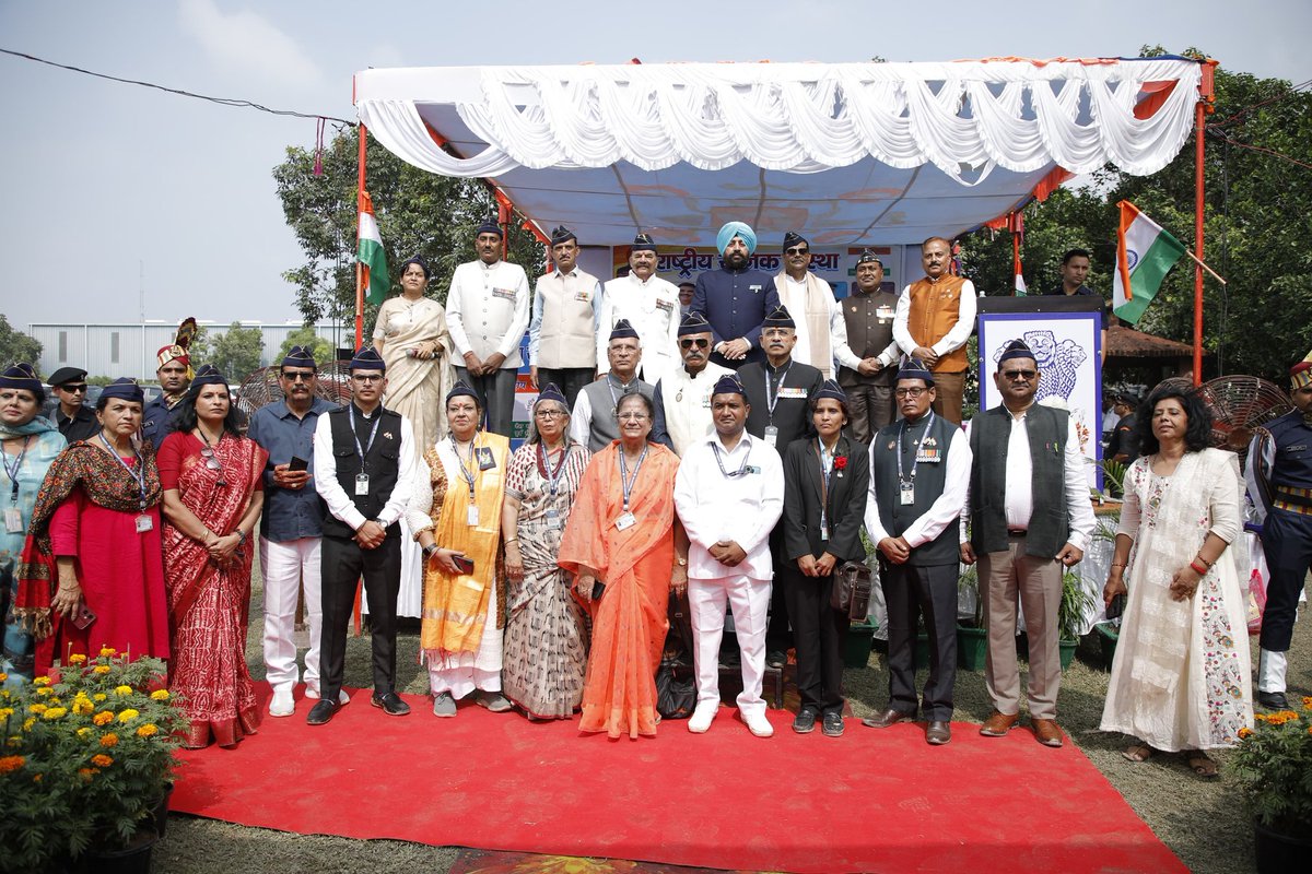 LtGenGurmit's tweet image. Attended the Shaheed Samman Samaroh organized by the Rashtriya Sainik Sanstha in Ghaziabad, where I paid homage to our brave martyrs and honored their families.

This solemn occasion was a reminder of the countless heroes who laid down their lives so that our nation could live…