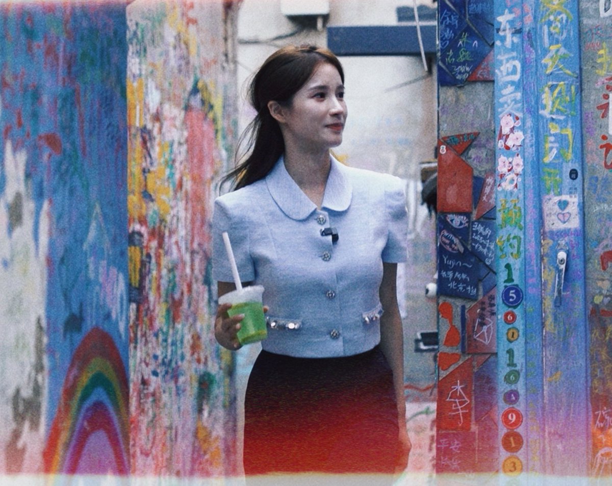 Does anyone agree with me that autumn is the best weather in Beijing?!  
In China, we are in 秋季 / qiū jì (autumn season). 秋分已过，日夜几乎平分。Fall in China isn’t just about leaves, it’s about balance and change as yang energy gradually declines, while yin energy grows.