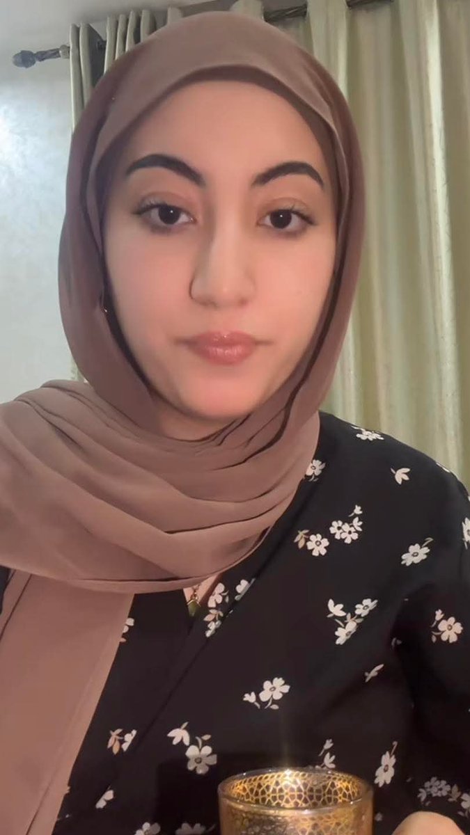 أنا دكتوره غنيه ارمله بدون اولاد عقيمة ما انجب مكتفية من كل شي عندي بيت وسيارة  وشركات ومؤسسات باسمي  خاصة ناقصني رجال يستر علي بدون مهر كامل تكاليف علي