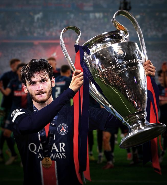 AndreaTiberio7's tweet image. Sono stato insultato perchè dicevo che Kvara era un calciatore professionista e lui no.

Uno viene sgridato dall'allenatore per scarso impegno, l'altro segna in finale di Champions dopo aver contribuito alla vittoria dello Scudetto dell'ex squadra.

Mi dispiace, non c'è rivincita