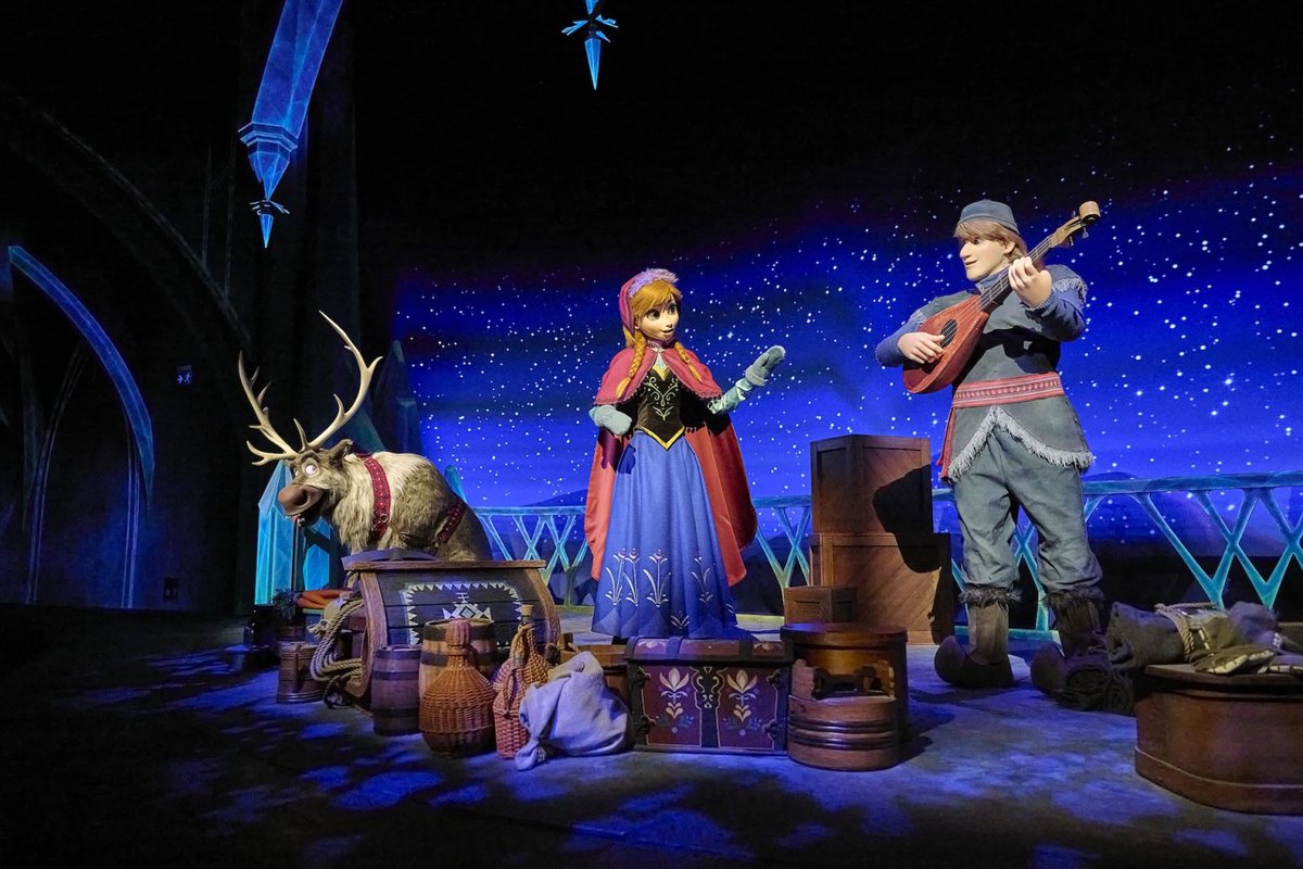 AshleyLCarter1's tweet image. Disney World will update the Elsa, Anna and Kristoff animatronics in Frozen Ever After at EPCOT early next year. For the refresh, the animatronics will ditch the projection faces and get a look inspired by the figures featured at World of Frozen in Hong Kong Disneyland.
