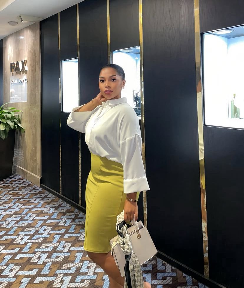 Bokotatv's tweet image. 🇨🇩📸 | Admirez cette belle créature congolaise.
Un mot pour @dev_yne 😍 

📌 PUB | PARTENARIAT 🚀
Boostez votre visibilité ! Écrivez-nous en DM ou sur 📧 Info@bokotatv.com 🔥

#Dedicace #DevIve #Classe #Canada #Rdc #Bokotatv