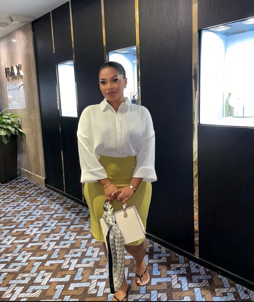 Bokotatv's tweet image. 🇨🇩📸 | Admirez cette belle créature congolaise.
Un mot pour @dev_yne 😍 

📌 PUB | PARTENARIAT 🚀
Boostez votre visibilité ! Écrivez-nous en DM ou sur 📧 Info@bokotatv.com 🔥

#Dedicace #DevIve #Classe #Canada #Rdc #Bokotatv