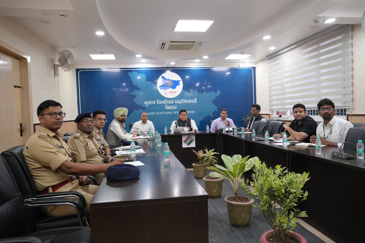 BiharHomeDept's tweet image. भारत निर्वाचन आयोग के निर्देशानुसार सोशल मीडिया मॉनिटरिंग और फेक न्यूज नियंत्रण पर महत्वपूर्ण बैठक आयोजित
आज भारत निर्वाचन आयोग के निर्देशन में वीडियो कॉन्फ्रेंसिंग के माध्यम से सोशल मीडिया मॉनिटरिंग एवं फेक न्यूज नियंत्रण पर बैठक सम्पन्न हुई।
#FakeNewsControl
#BiharElections2025