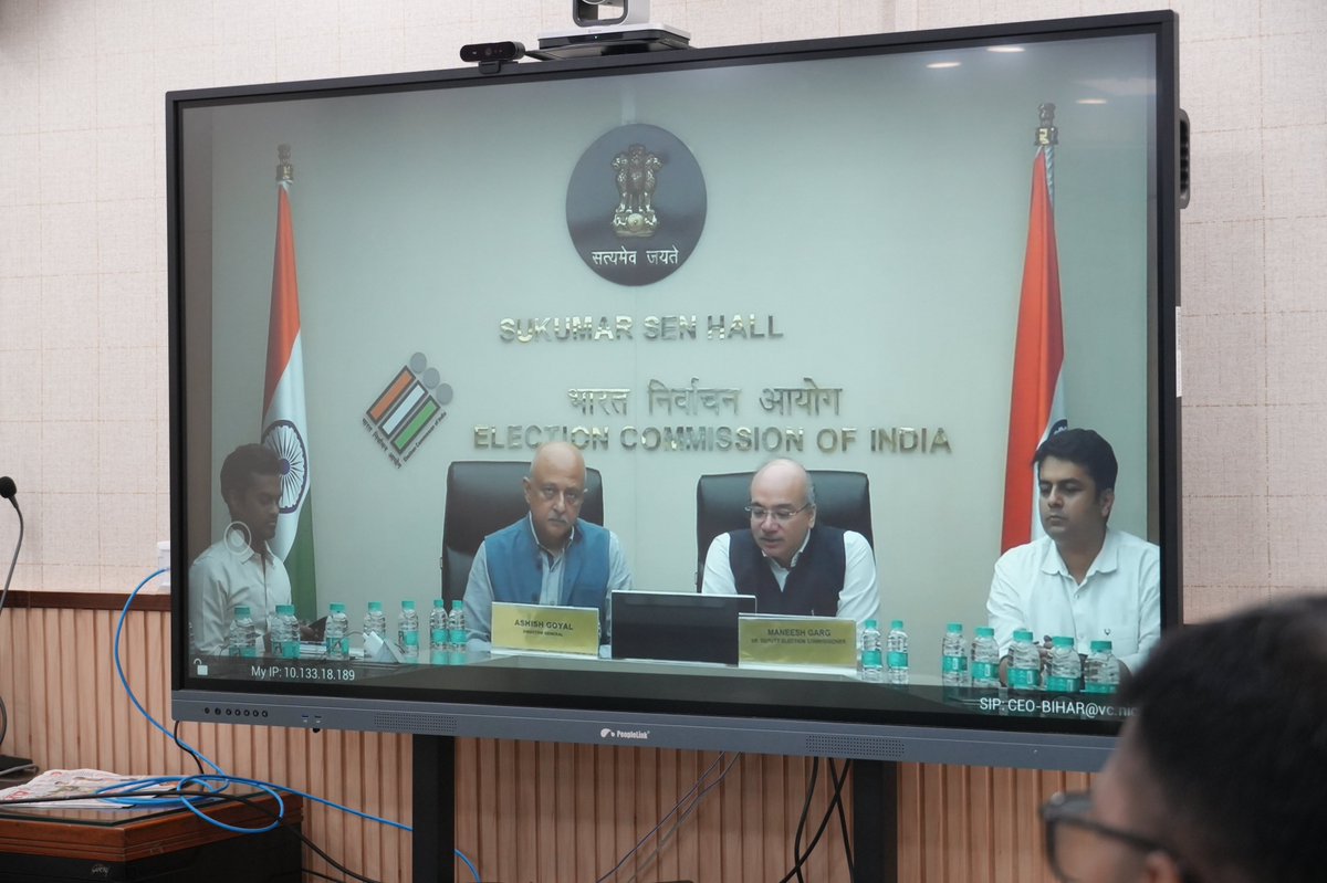 BiharHomeDept's tweet image. भारत निर्वाचन आयोग के निर्देशानुसार सोशल मीडिया मॉनिटरिंग और फेक न्यूज नियंत्रण पर महत्वपूर्ण बैठक आयोजित
आज भारत निर्वाचन आयोग के निर्देशन में वीडियो कॉन्फ्रेंसिंग के माध्यम से सोशल मीडिया मॉनिटरिंग एवं फेक न्यूज नियंत्रण पर बैठक सम्पन्न हुई।
#FakeNewsControl
#BiharElections2025