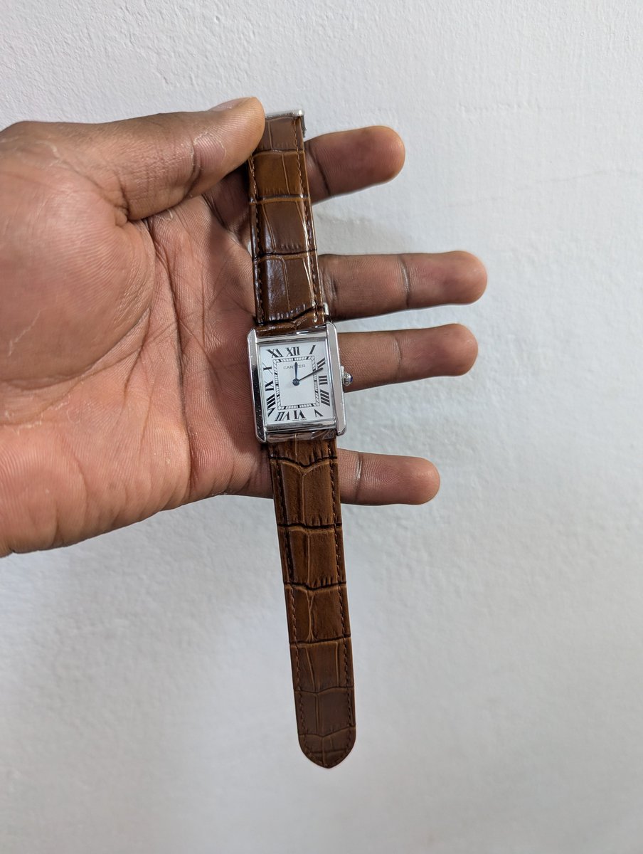 Montre Cartier avec un bracelet en cuir et un fermoir à boucle déployante 😍
Prix 💰 30 000fcfa

🚚 Livraison/expédition gratuite