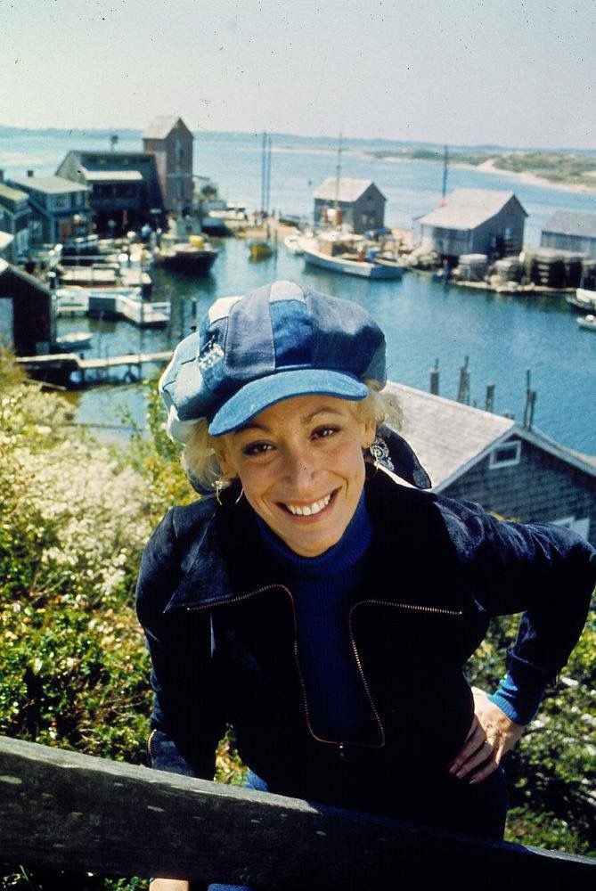 Lorraine Gary and if you look closely… Quint’s shack and the Orca! #Jaws 

And, probably Hooper’s anti-shark cage!😂