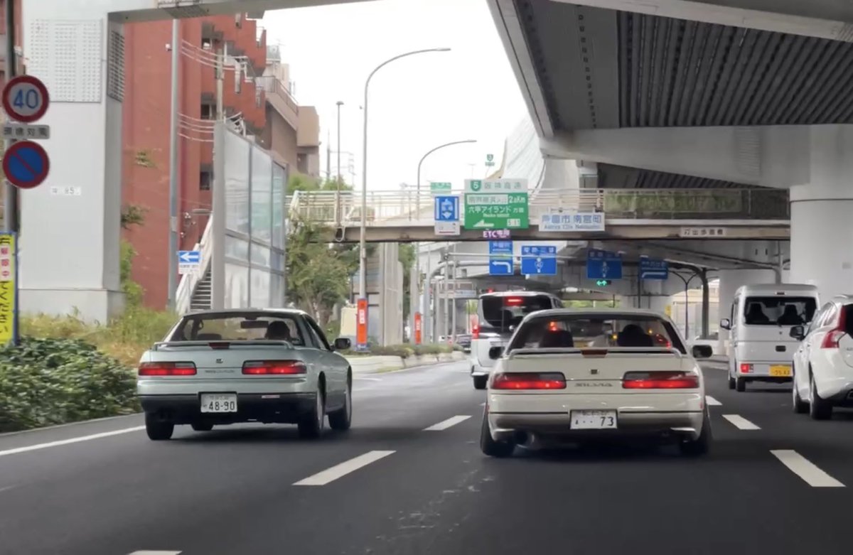 改造車を載せてバズると検査員でもないのに赤の他人の車が合法かどうか気にかけてくれるハイパーお節介さんが出てきますが、彼らの好むノーマル車に乗ると今度はGTウイングある方がいいですよとかナンバースムージングしたいですねとか言ってくるシンプルにセンスのない有識者が湧きます。
