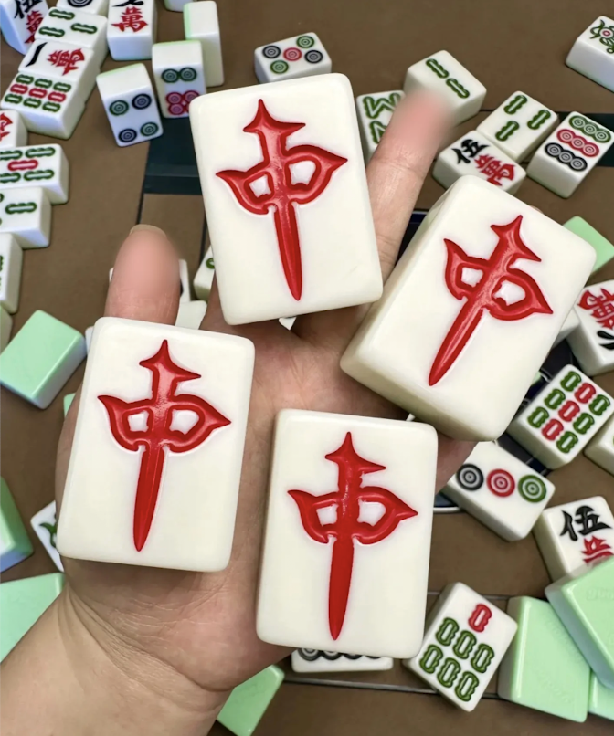 我刚才在Grok的帮助下，以及我自己的学习，把我们的社区描述修改为了🀄️文版本。请我们的🀄️国朋友看是否需要修改。

🀄️ 在中文文化中象征着“好运”，“胜利”以及“中心”，请将🀄️加入到你的推特名称中，这会给你带来“好运”和“胜利”，并且让你变成游戏的”中心“

CA: