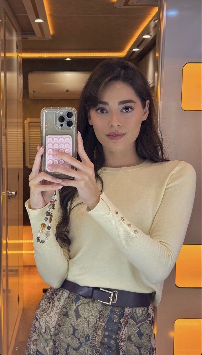 TurkeyCelebs's tweet image. سيلفي سيماي بارلس 💥
#SimayBarlas