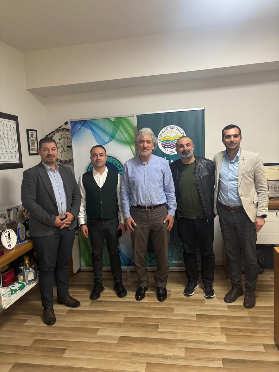 PROF.DR.RAMAZAN KORKMAZ'A ZİYARET

Adem Kemer ,Sezer Karadağ,Sinan Orhan ve Sinan Karaçay'dan oluşan Çıldır Sancağı Gençlik ve Kültür Platformu heyeti, Türk Dünyası'nın Ak Saçlı Bilgesi, Çıldır'ın önemli kanaat önderlerinden Prof. Dr. Ramazan Korkmaz'ı makamında ziyaret etti.