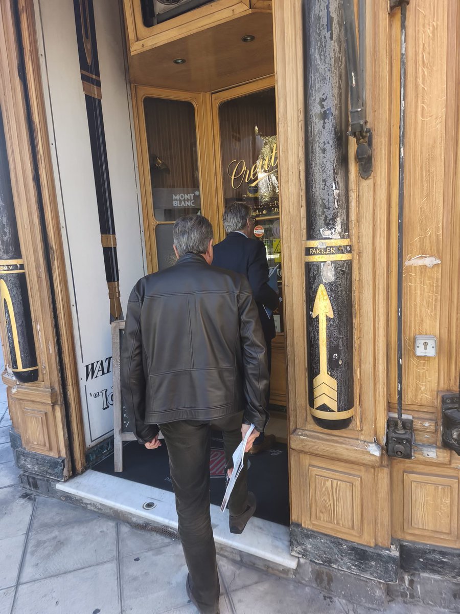 Rue Gioffredo avec Philippe Patricia et Flavio
Au contact des commerçants pour évoquer leurs attentes et les difficultés de stationnement et de circulation beaucoup d’attentes non satisfaites dans ce domaine 
#nicecotedazur
#LeMeilleurEstAVenir
