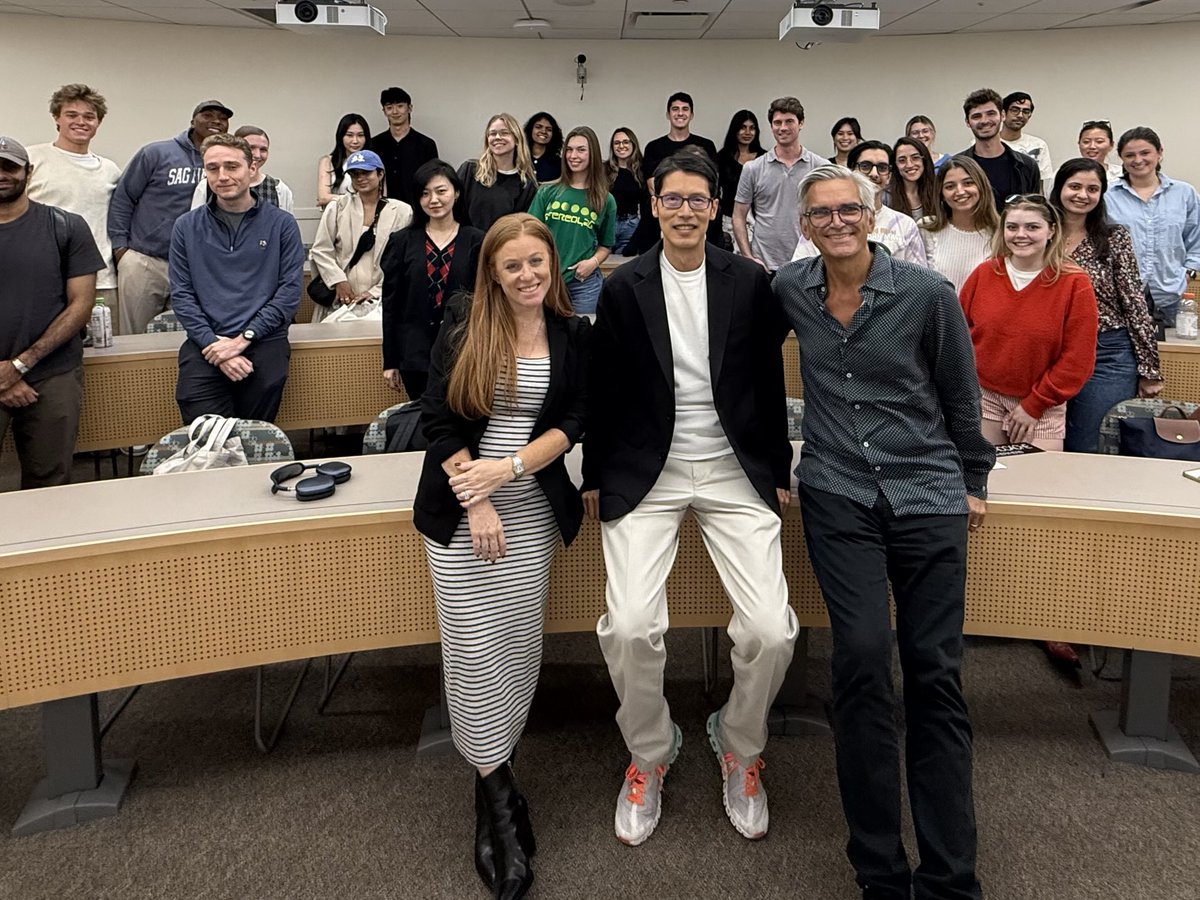 Great to have ⁦<a href="/huuep/">danny huuep</a>⁩ and ⁦<a href="/nicoleasales/">Nicole Sales Giles</a>⁩ join my AI and Art class last night as special guests ⁦<a href="/NYUStern/">NYU Stern</a>⁩. Also had ⁦<a href="/benskaarx/">skaar</a>⁩ make a cameo. Blockchains and generative art were the key topics. 🔥👀🌈