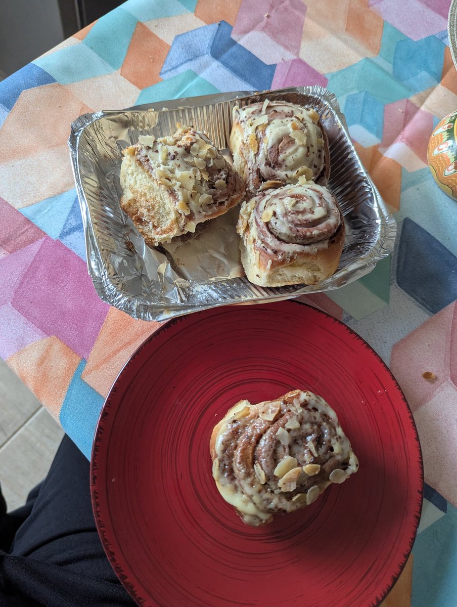 Дивіцця яка краса приїхала від <a href="/MataHari1488/">мата Харі</a> 🥹🥹🥹

Дуже смачні сінабони, вперше куштую і то прям в саме серденько