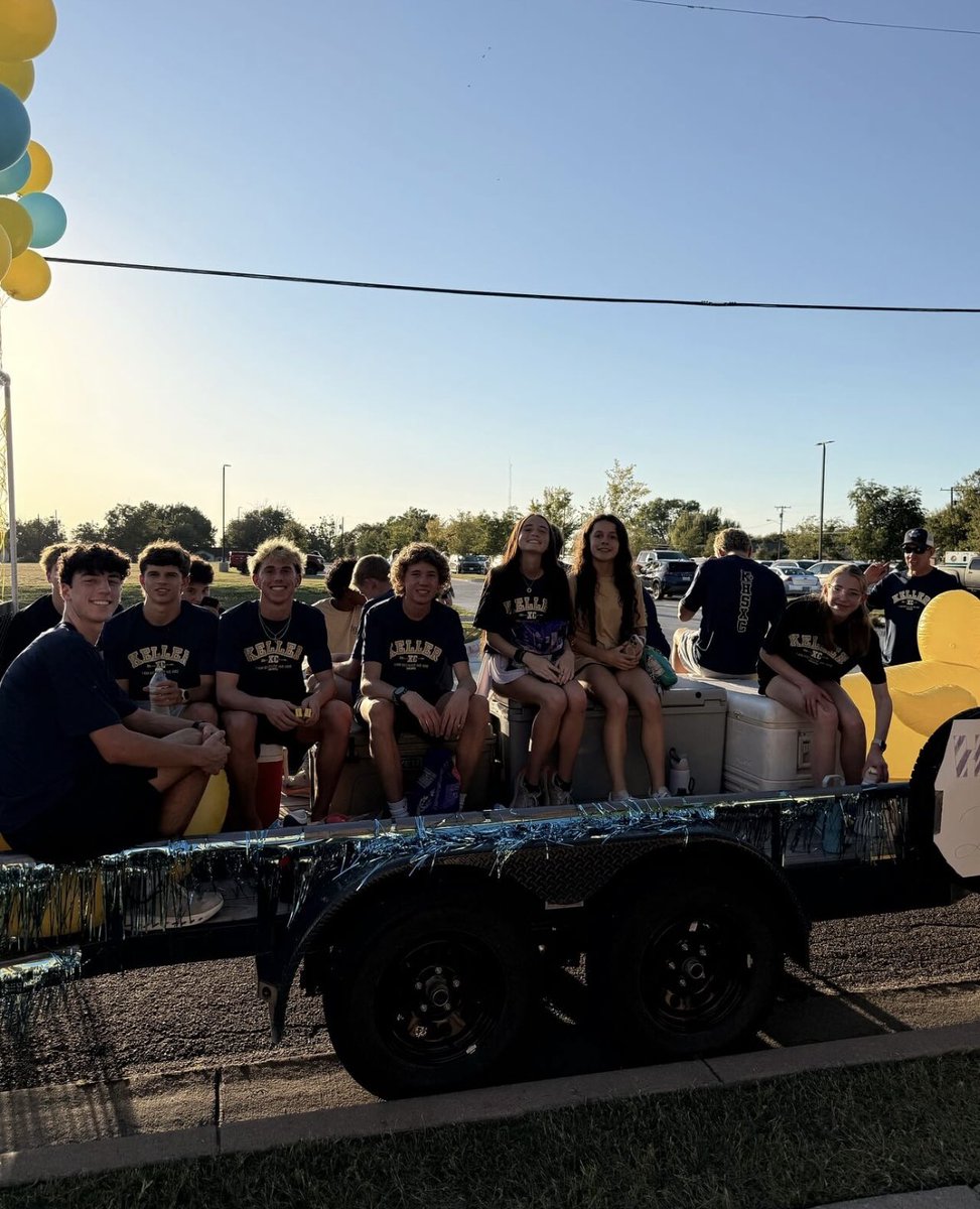KHSSpeed's tweet photo. HOCO Parade🏖️🌊 https://t.co/bWDe2HAjid