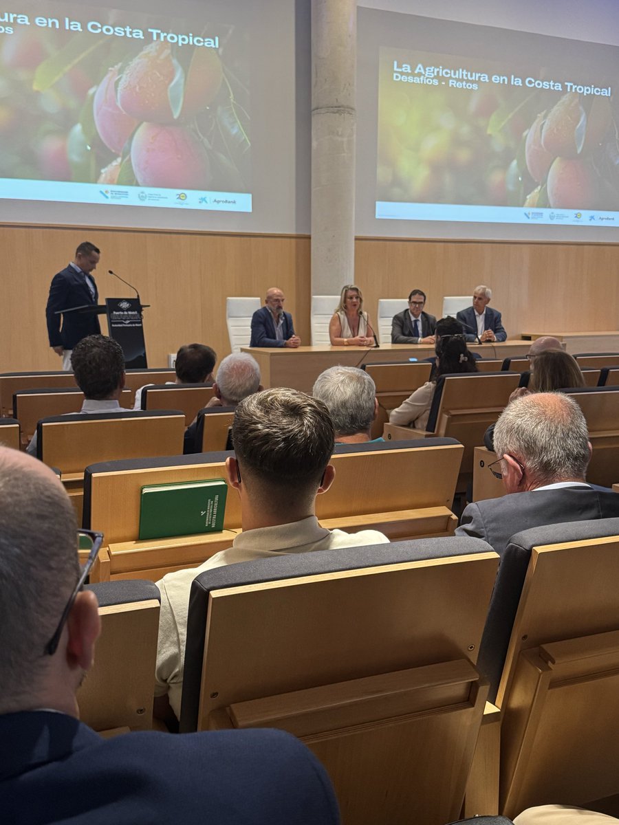 <a href="/puertodemotril/">Puerto de Motril</a> ha participado en la inauguración de la jornada “LaAgricultura en la Costa Tropical, desafíos y retos”, donde se ha puesto en valor el papel de la infraestructura portuaria como nodo logístico y motor de competitividad para el sector agroalimentario.