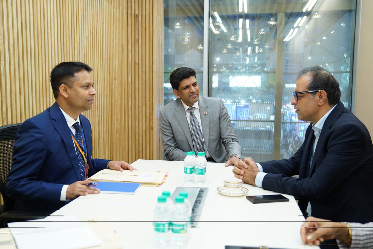 PemmasaniOnX's tweet photo. Met Mr. Tarun Chhabra, Sr. VP & Country Head, and Ms. Vibha Mehra, VP, @nokia.

Discussed Nokia’s initiatives in advanced research, manufacturing, and skilling.
Also reviewed cutting-edge innovations — AI in telecom networks, defence-grade backpack radio solutions, and emerging areas like cybersecurity & quantum communication.

@connectCOAI @exploreIMC