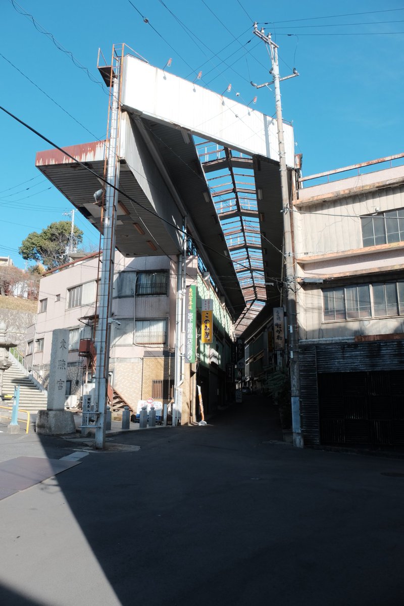 アーケードの天井にソーラーパネルを据え付けてメガソーラーは撤廃せよと主張する爺ィと20分話しました