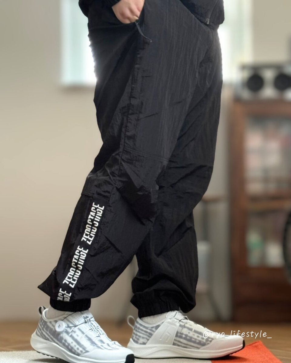 ワークマン「ZERO STAGE」シリーズのナイロンセットアップ。シルエット