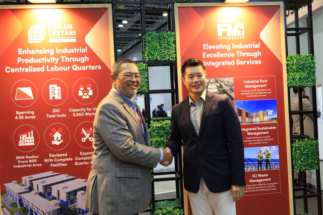bernamadotcom's tweet photo. A new era begins!
PFMI (a PKNS subsidiary) launches Malaysia’s first Metaverse-Based IOC at #SPARK2025, showcasing Selangor’s leadership in digital innovation and sustainable facility management. #SPARK2025 #MDEC #innovation
https://t.co/JifIVEDKHN
#BernamaNews https://t.co/Pr21r3DC1b