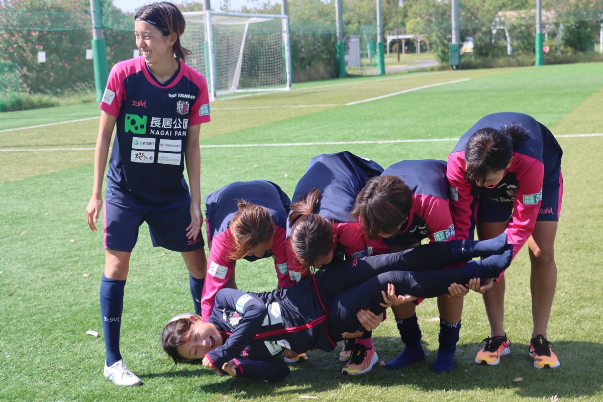 今日はみゆかの誕生日を祝おうとしてる時の写真🎂

みんなで持ち上げよって言ったのにサボってた人いました

もものみさんお誕生日おめでとう

#うりぼう写真展