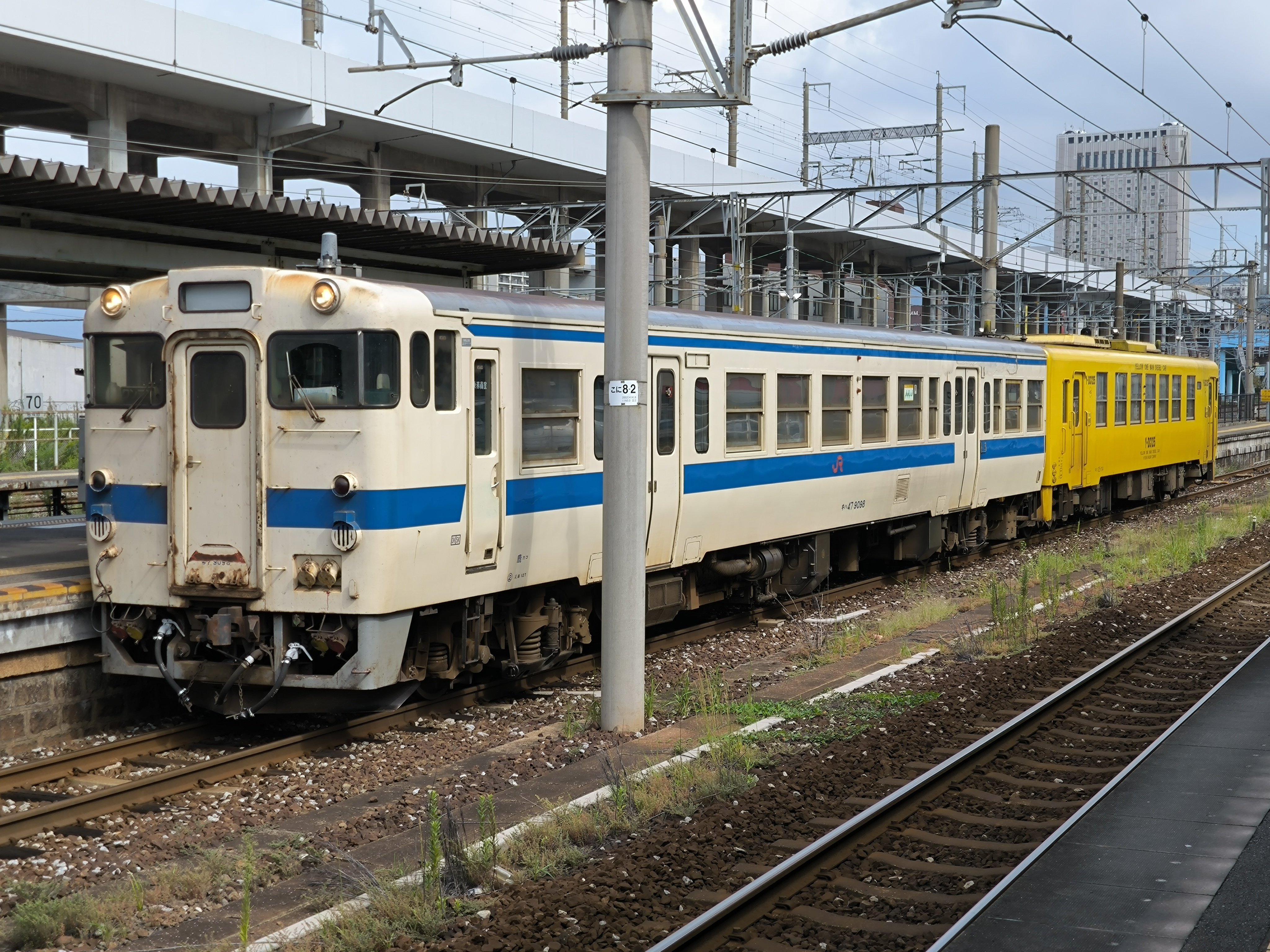 キバゴ 川端駅に朽ち果ていた😱 スハフ44 スハ43の客車、車番は11