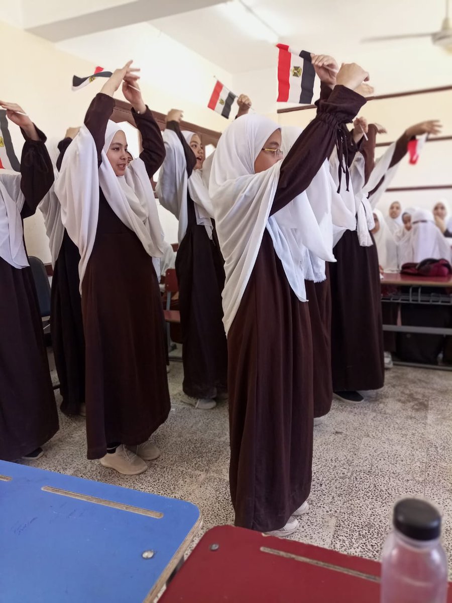 صباح اليوم من ندوة عن انتصارات أكتوبر نظمتها صباح اليوم مكتبة مطرطارس مع مدرسة مطرطارس الأزهرية الأعدادية والثانوية بنات.