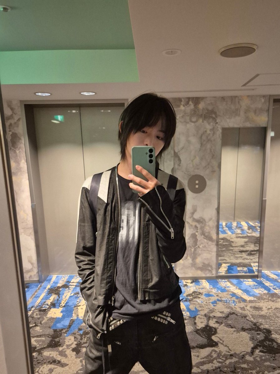 여름 tweet media