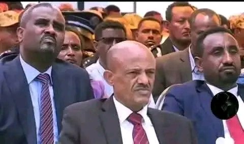 ሸንት ቤት ሲመጠጥ ከበው የሚሾፉ ሰዎች🙄
