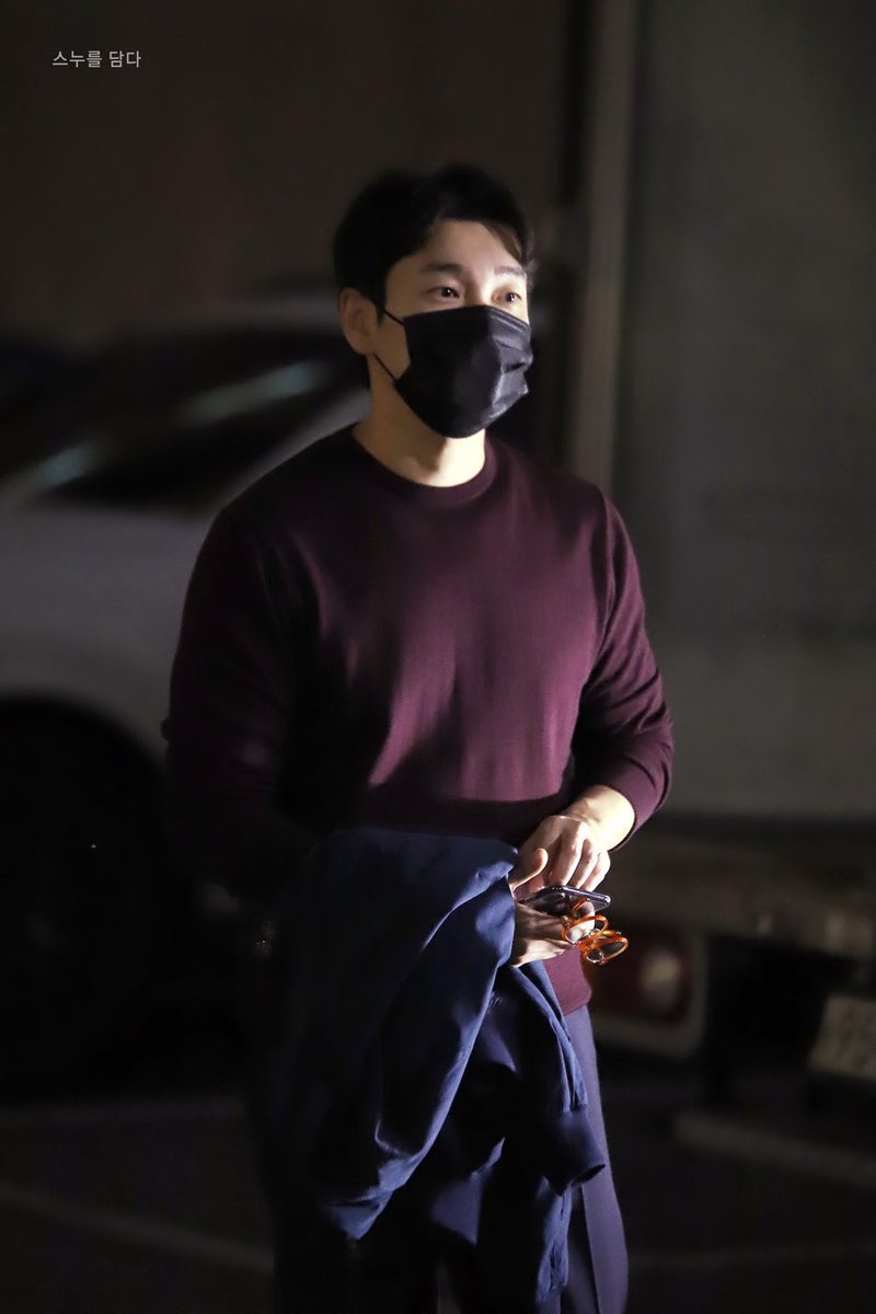 조승우 버건디길만 걸어